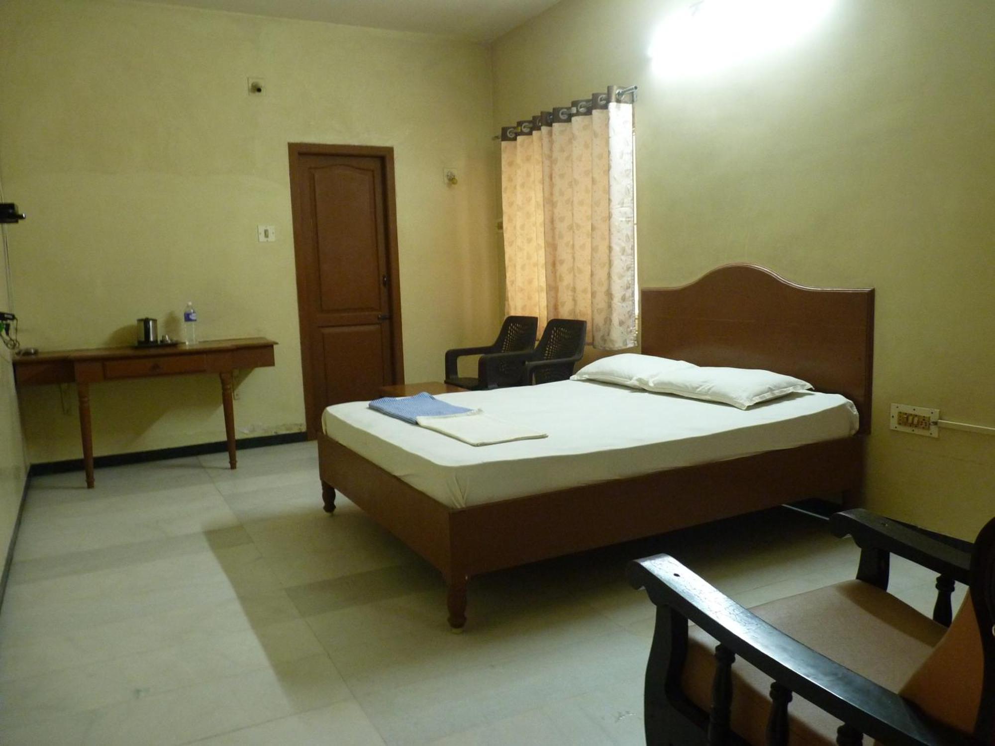 Nanda Lodge Mettuppālaiyam Exterior foto